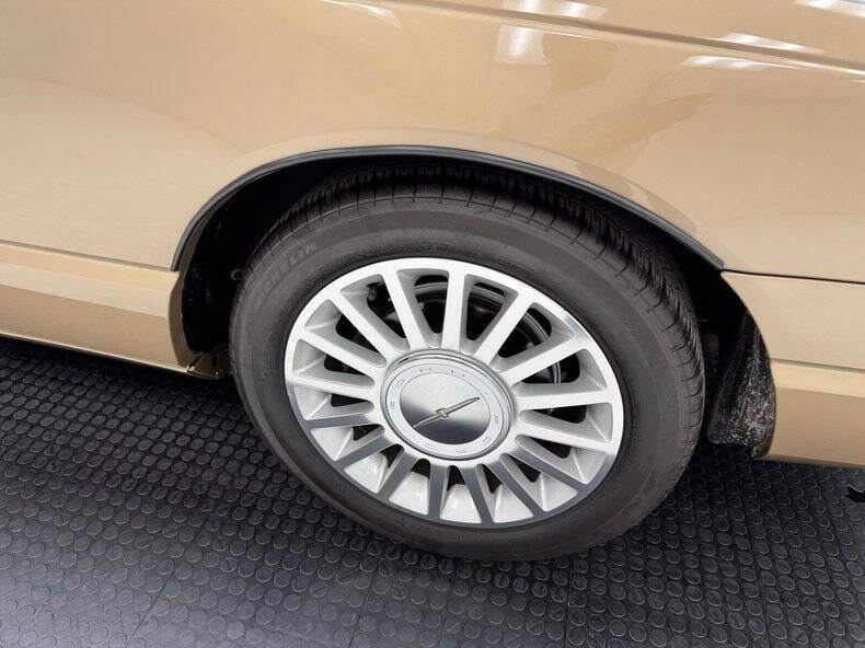 2005 Ford Thunderbird Deluxe