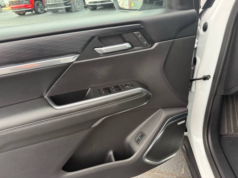 2025 GMC Acadia Elevation