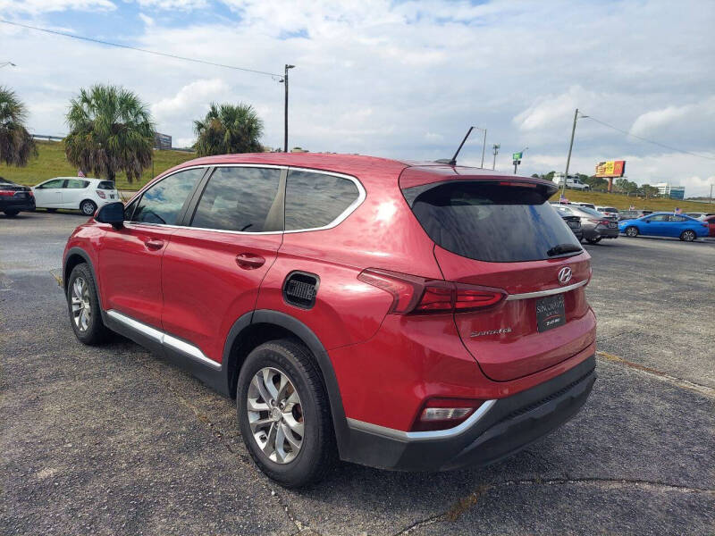 2019 Hyundai Santa Fe SE photo 4