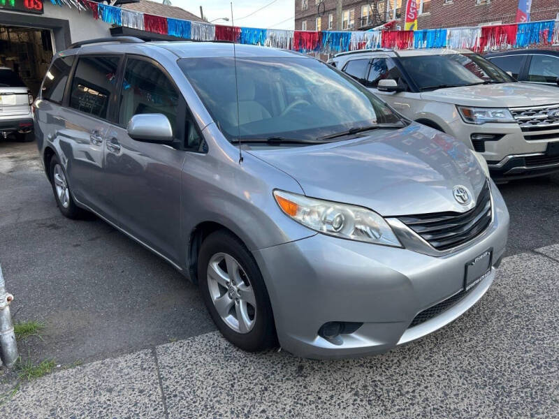 2014 Toyota Sienna LE 8-Passenger