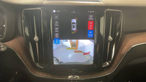 2023 Volvo XC60 B5 Plus Dark Theme