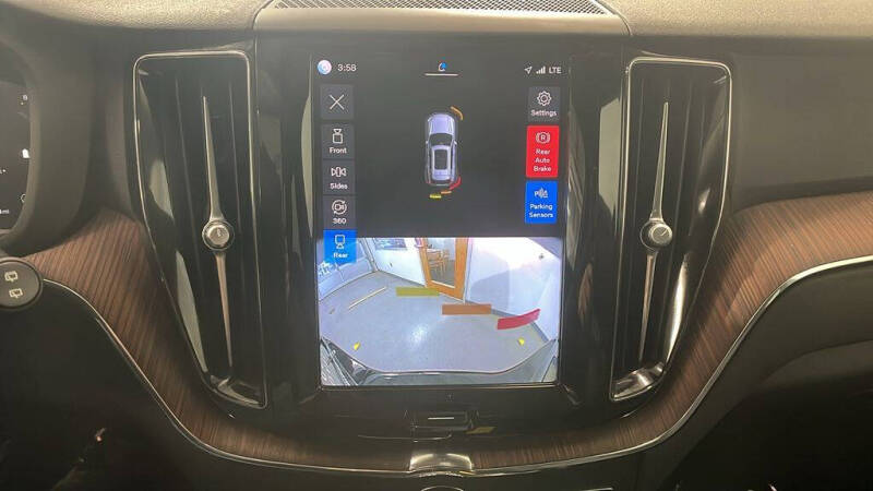 2023 Volvo XC60 B5 Plus Dark Theme