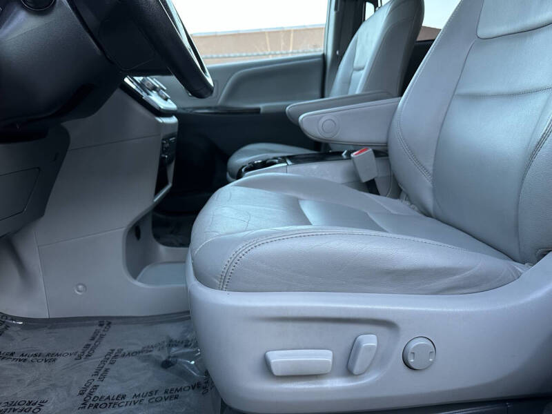 2016 Toyota Sienna XLE Premium 7-Passenger