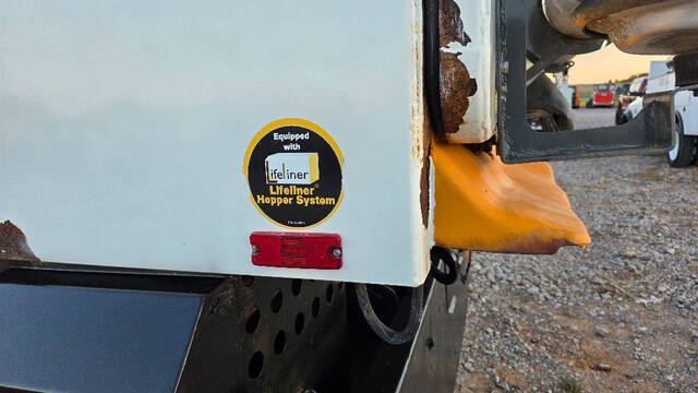 2011 Freightliner M2 106