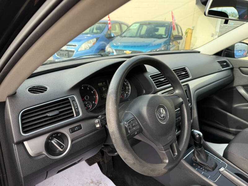 2014 Volkswagen Passat 1.8T S PZEV