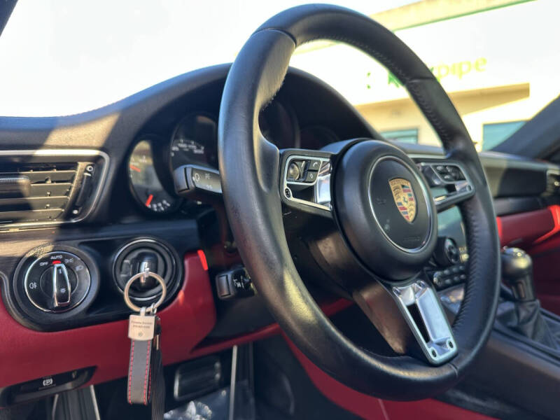 2017 Porsche 911 Carrera GTS