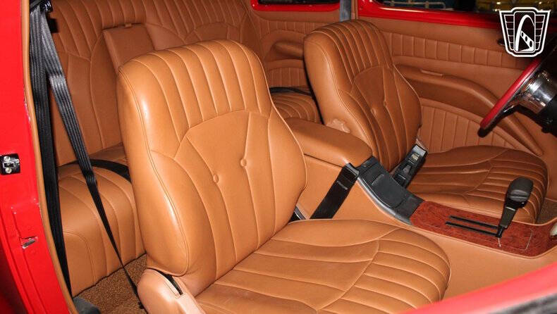 1948 Ford Deluxe