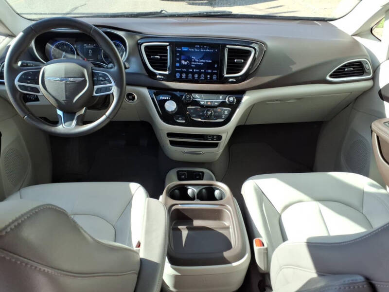 2017 Chrysler Pacifica Touring-L