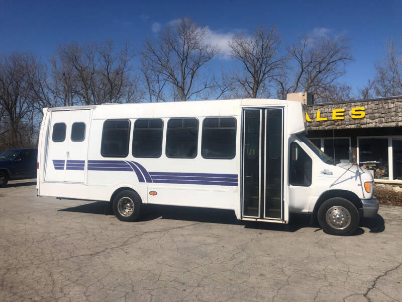 1999 Ford E-Series Chassis for sale at BELL AUTO & TRUCK SALES in Fort Wayne IN