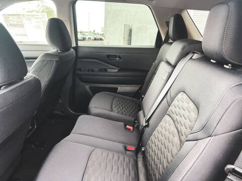 2025 Nissan Pathfinder SV