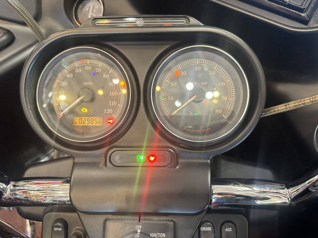 2011 Harley-Davidson® FLTRU - Road Glide® Ultra 9