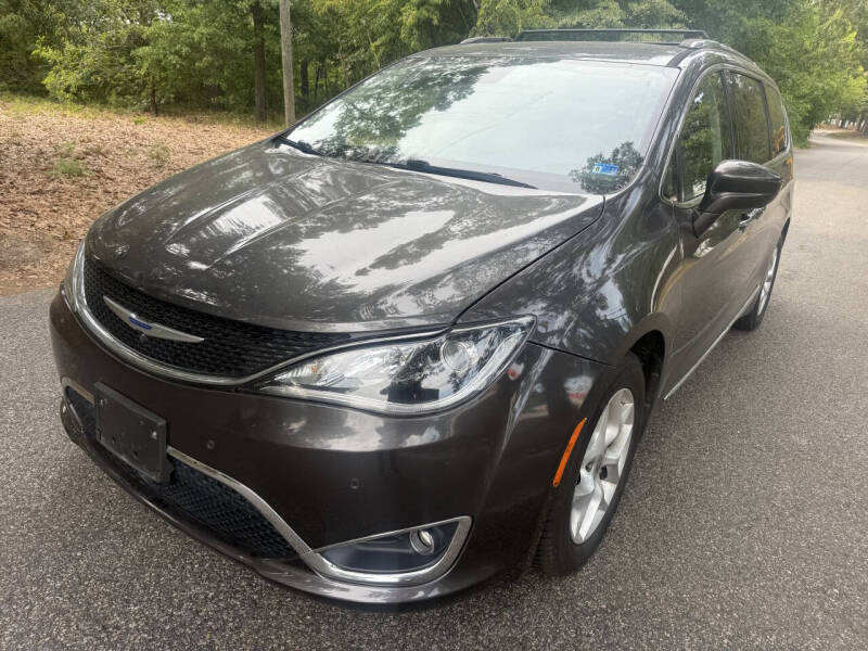 2017 Chrysler Pacifica Touring-L Plus