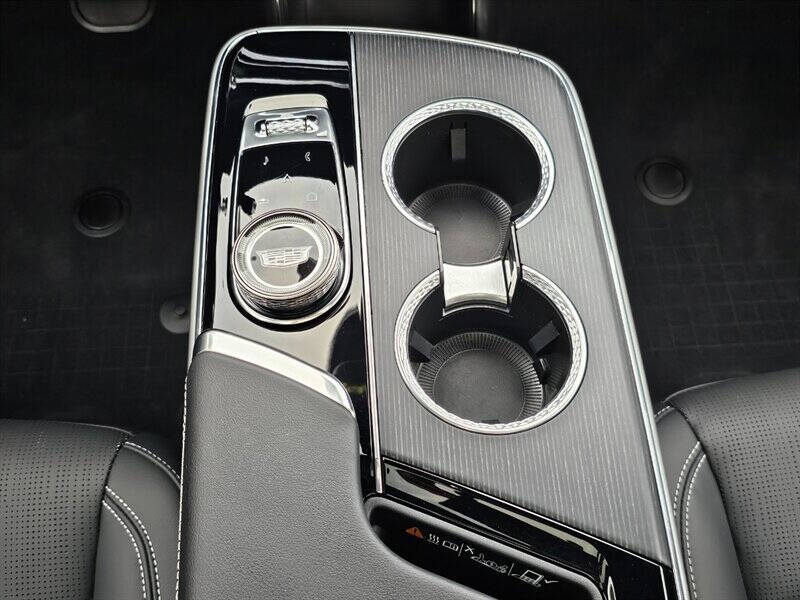 2024 Cadillac LYRIQ Luxury 3