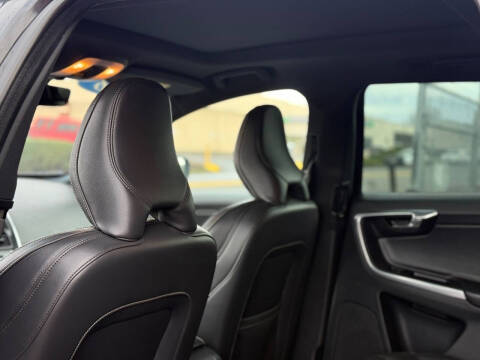 2016 Volvo XC60 T6 Drive-E R-Design Platinum