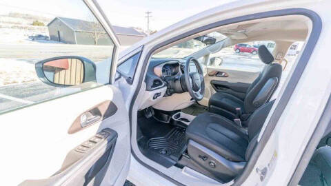 2023 Chrysler Voyager LX