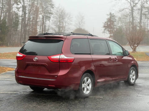 2017 Toyota Sienna LE 8-Passenger