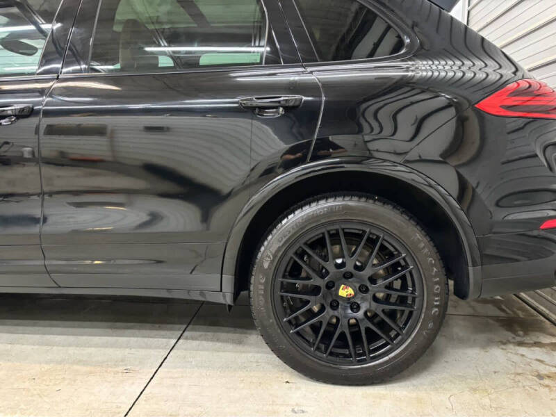 2017 Porsche Cayenne Platinum Edition
