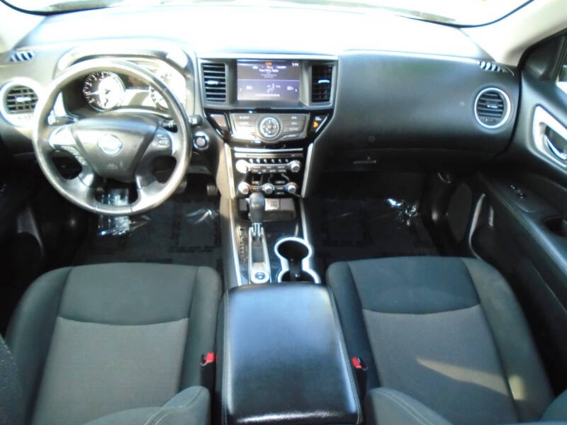 2018 Nissan Pathfinder SV