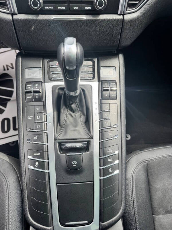2017 Porsche Macan