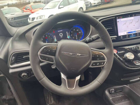 2025 Chrysler Pacifica Select