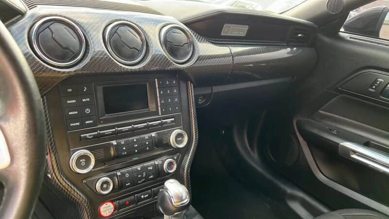 2017 Ford Mustang V6