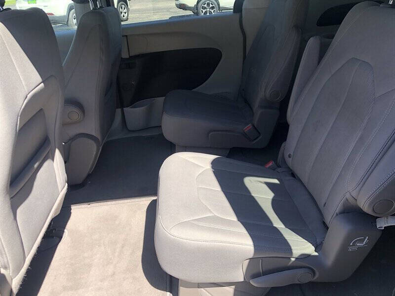 2021 Chrysler Voyager LX