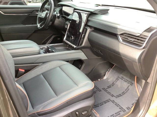 2024 GMC Acadia AT4