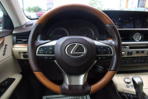 2016 Lexus ES 300h