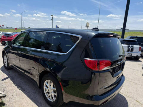 2020 Chrysler Voyager LX