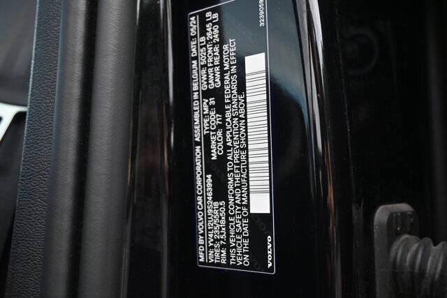 2025 Volvo XC40 B5 Core Bright Theme