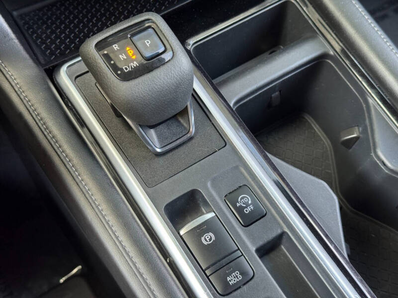 2022 Nissan Pathfinder SV