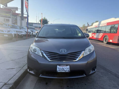 2017 Toyota Sienna LE 7-Passenger Auto Access Seat