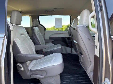 2017 Chrysler Pacifica Touring-L Plus