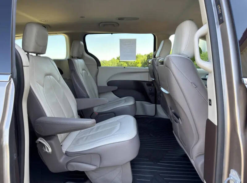 2017 Chrysler Pacifica Touring-L Plus