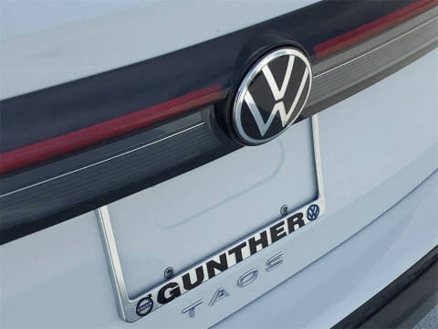 2025 Volkswagen Taos SE Black