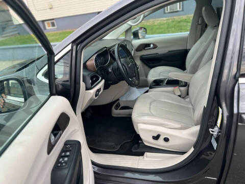 2017 Chrysler Pacifica Touring-L Plus