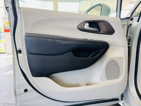 2017 Chrysler Pacifica Touring-L Plus