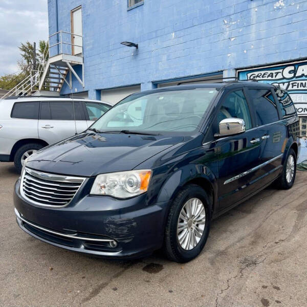 Used 2013 Chrysler Town & Country Limited with VIN 2C4RC1GG0DR595807 for sale in Hamilton, OH