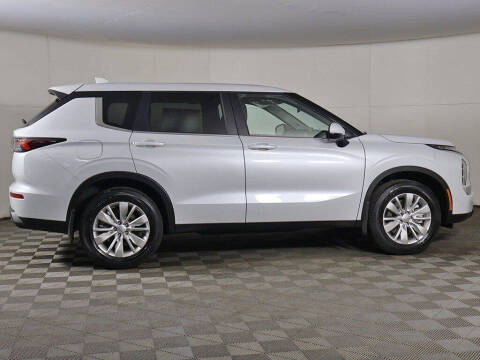 2026 Mitsubishi Outlander ES