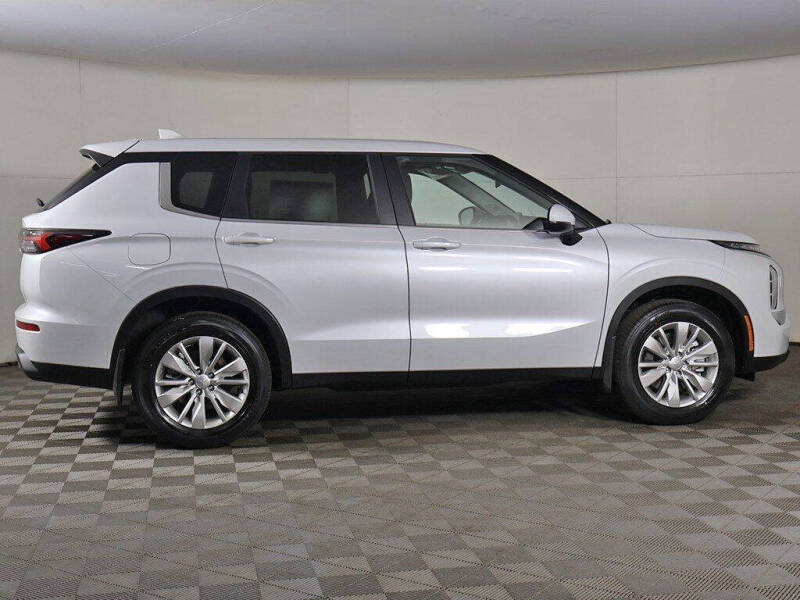 2026 Mitsubishi Outlander ES