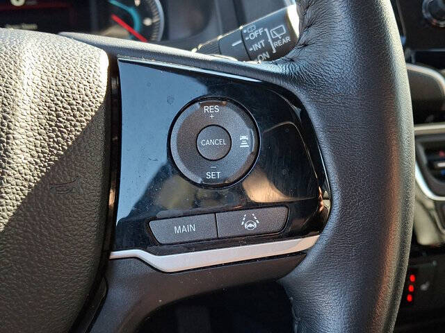 2022 Honda Pilot Touring w/Rear Captain's Chairs