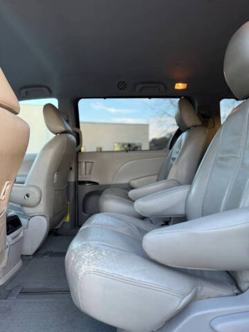 2014 Toyota Sienna LE 7-Passenger