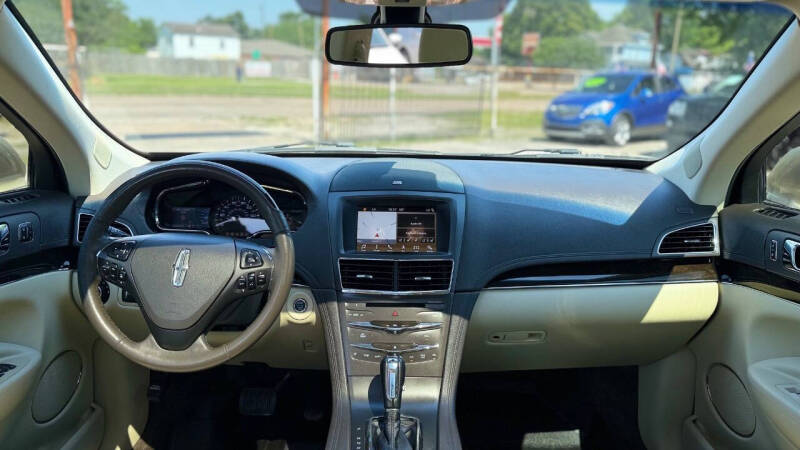 2017 Lincoln MKT Elite