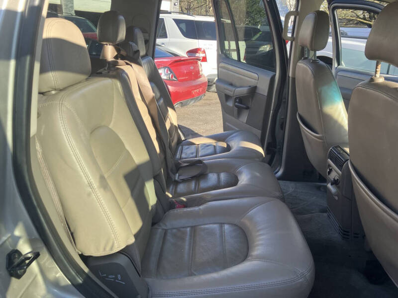 2004 Ford Explorer XLT