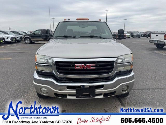Used 2005 GMC Sierra 2500HD SLE with VIN 1GTHK23U25F884762 for sale in Yankton, SD