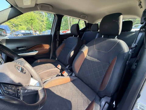 2019 Nissan Kicks SR