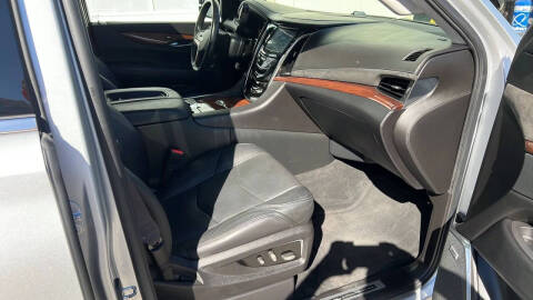 2016 Cadillac Escalade Luxury Collection