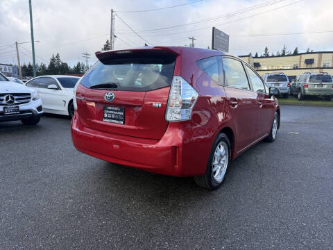 2012 Toyota Prius v Five