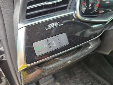 2022 Audi Q8 quattro Premium Plus 55 TFSI