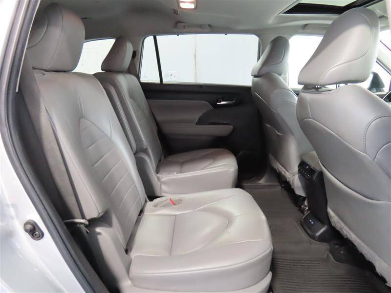 2022 Toyota Highlander Hybrid XLE